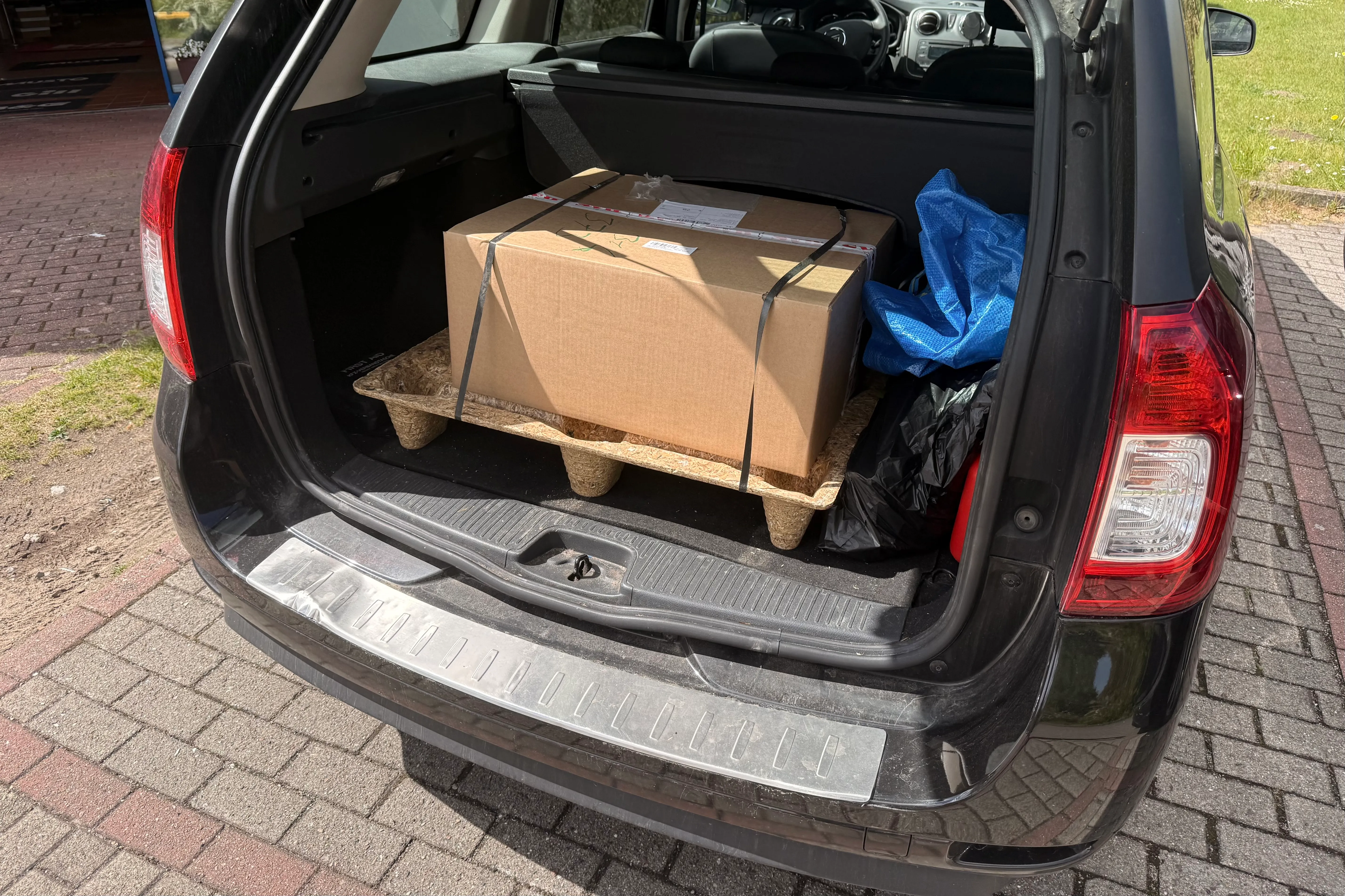 Die Palette im Auto.