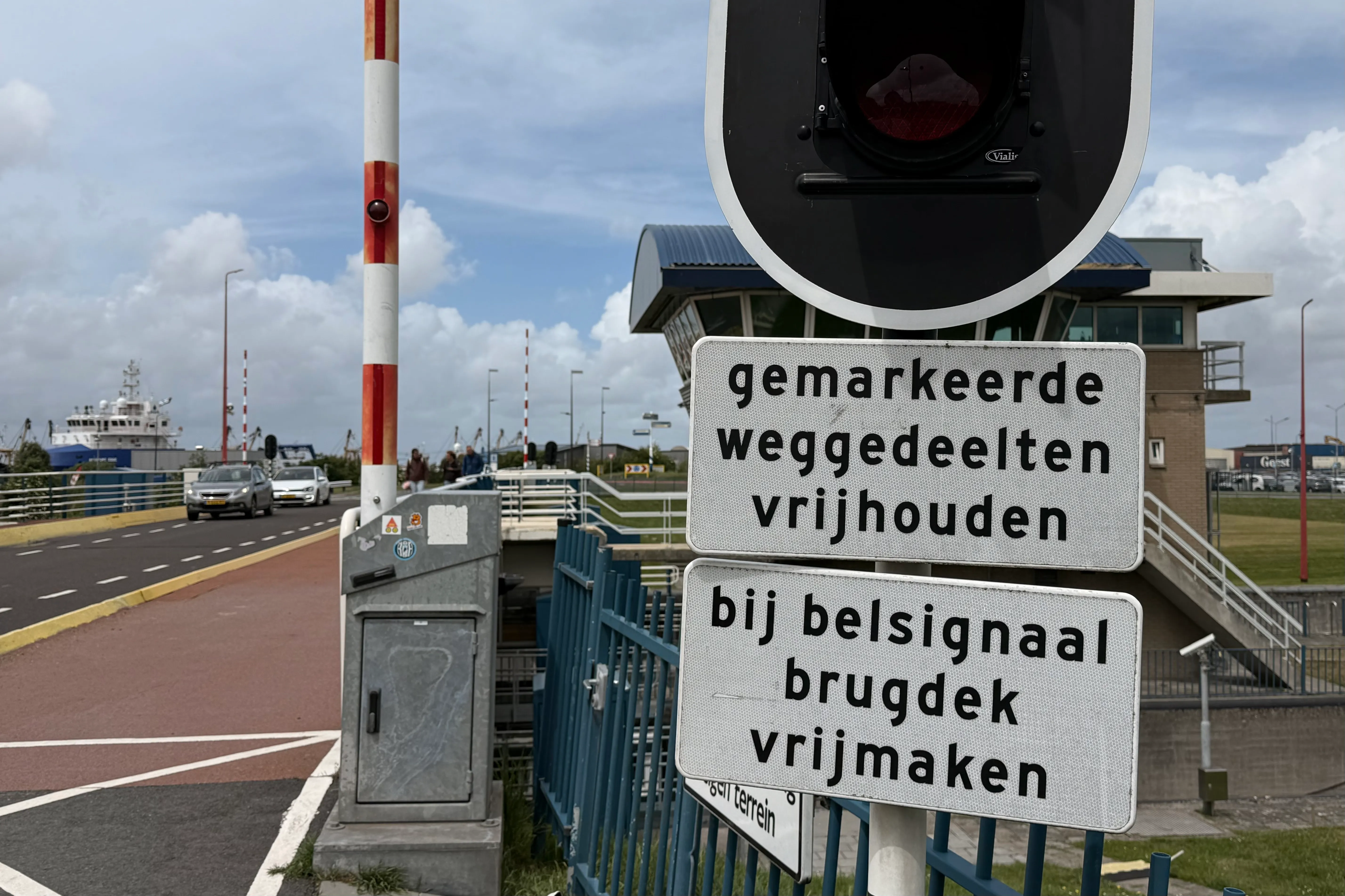Das Deutsche nur eine Lautverschiebung entfernt?